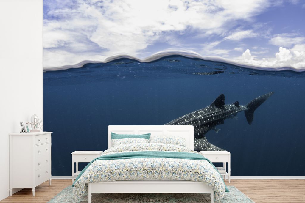 MuchoWow Fototapete für Wohnzimmer oder Schlafzimmer Wandtapete Vinyl Motivtapete Walhai an der Oberfläche - 330x220 cm - Fototapeten