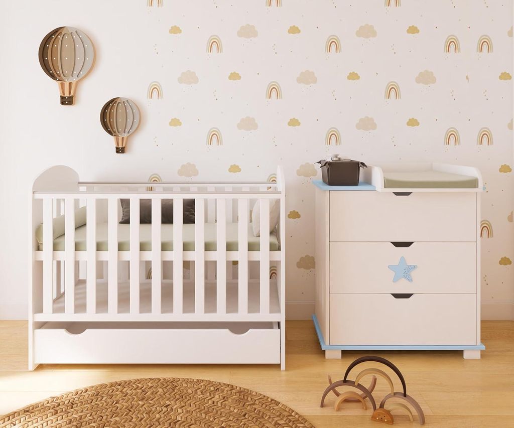 ZEE STAR Set Weiß Babybett 120x60 mit Schublade + Wickelkommode mit Wickelaufsatz Skandinavisches Design Stern Blau Babyzimmer
