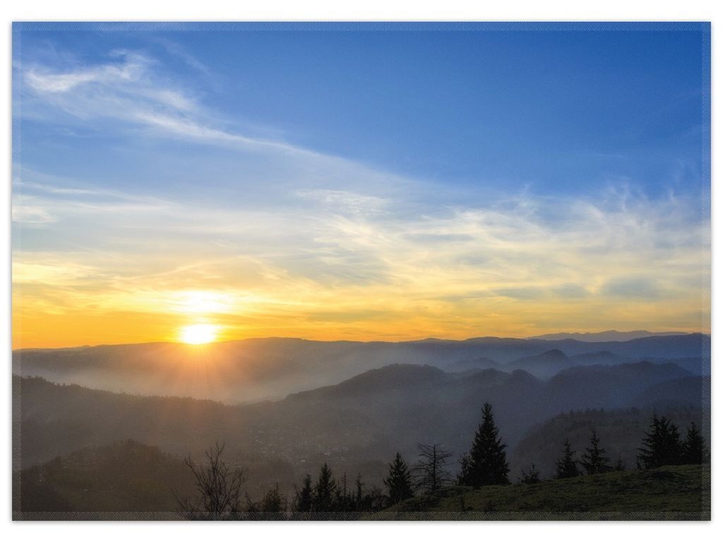 Wallario Premium Teppich, Größe 50 x 70 cm, Sonnenaufgang über dem Schwarzwald