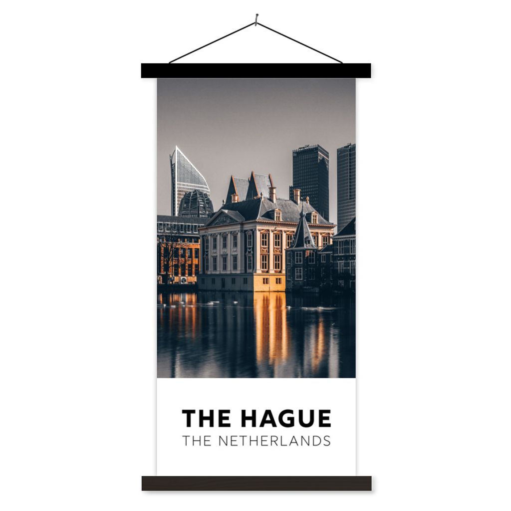 MuchoWow Textilposter Den Haag - Niederlande - Architektur - Wasser 90x180 cm mit schwarzem Rahmen - Dekoration Wohnzimmer
