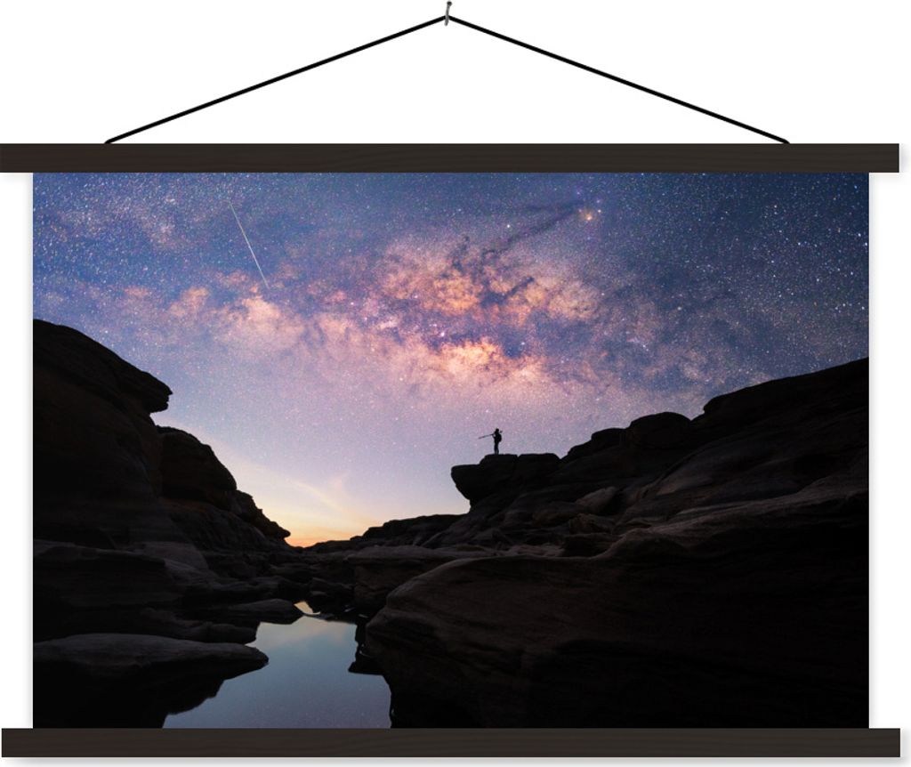 MuchoWow Textilposter Sternschnuppen für einen einsamen Reisenden 60x40 cm mit schwarzem Rahmen - Hölzernes