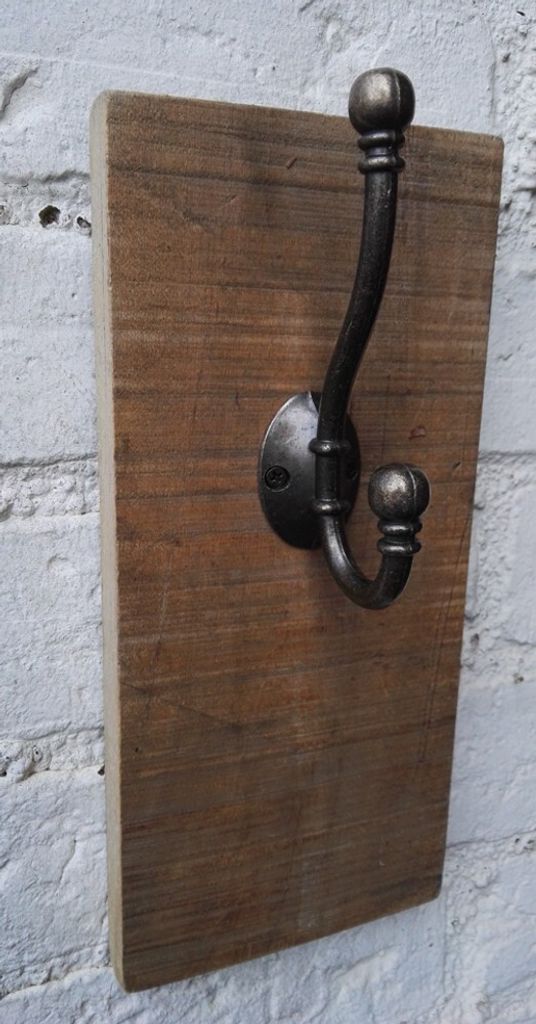 Stabiler Garderobenhaken auf Holzbrett 26 cm Wandhaken Doppelhaken
