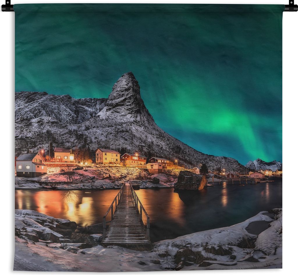 MuchoWow Wandteppich Wandbehang Nordlicht - Island - Schnee - Dorf - Grün - Berge 120x120 cm Tapisserie Dekoration Wandtuch - Modern - Baumwollg...