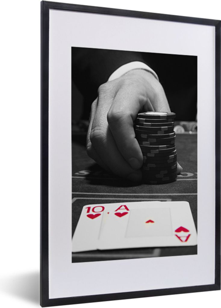MuchoWow MuchoWow Gerahmtes Poster Ein Blatt mit Chips und Spielkarten 40x60 cm - Poster mit zchwarzem Bilderrahmen - Poster in Rahmen