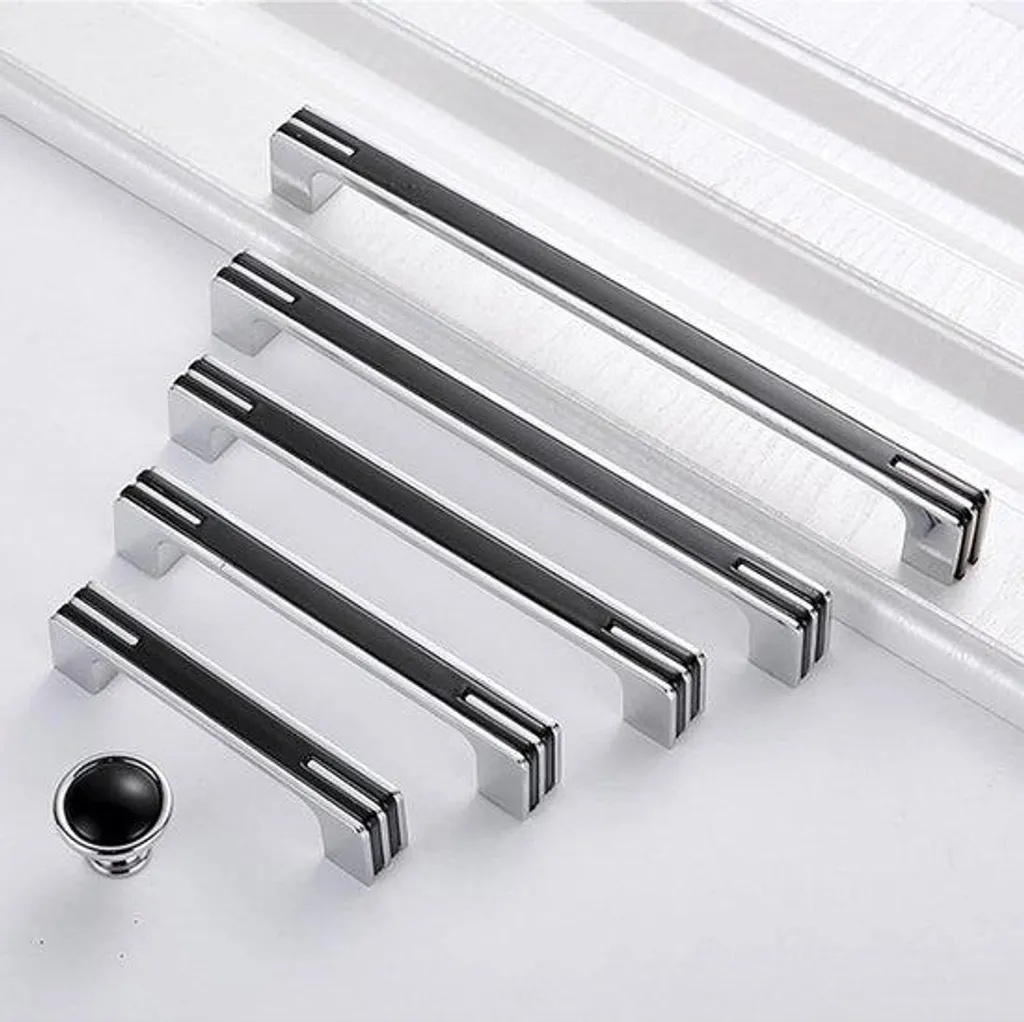 Poignées noires 224 mm pour armoire : remplacez vos vieilles poignées