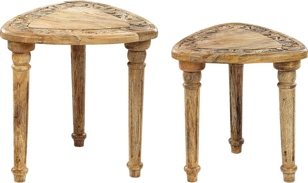 BELIANI Beistelltisch 2er Set Hellbraun aus Mangholz mit Verzierungen Vintage Retro Rustikal Dreieckig Dreibein Couchtisch Set für Wohnzimmer