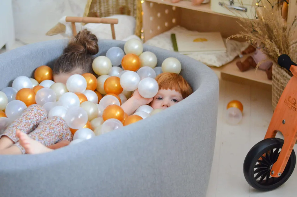 Design e Gioco: Scala in Schiuma Grigio per Camera Bambini Moderna - 15