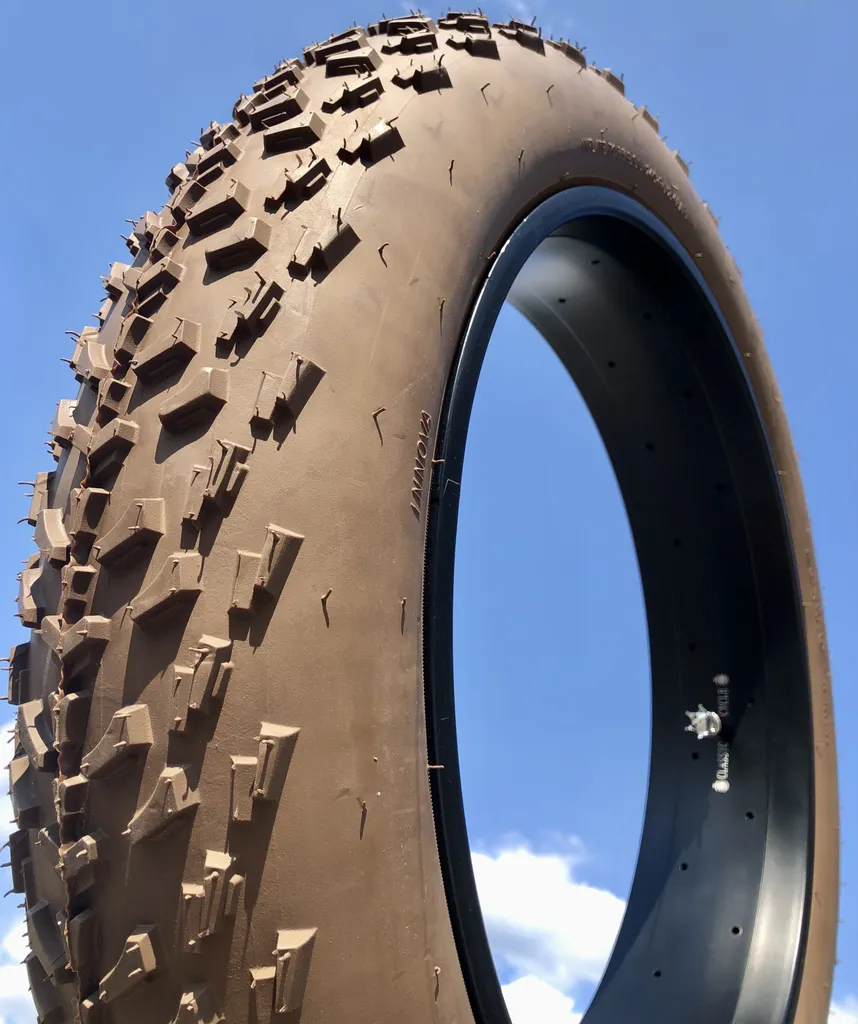 Pneu 204 20 x 4.0 marron : fini les vibrations sur votre Fat Bike 20"