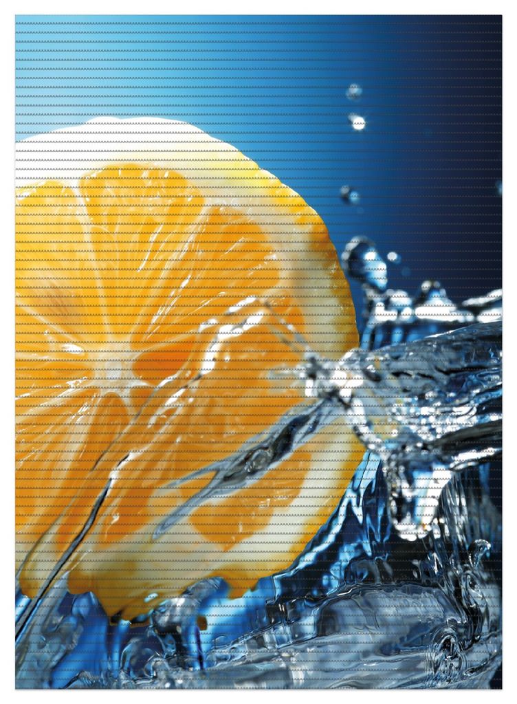 Wallario Duschmatte Antirutschmatte Badmatte Fußmatte Orange in spritzigem Wasser vor blauem Hintergrund, Größe ca. 90 x 65 cm