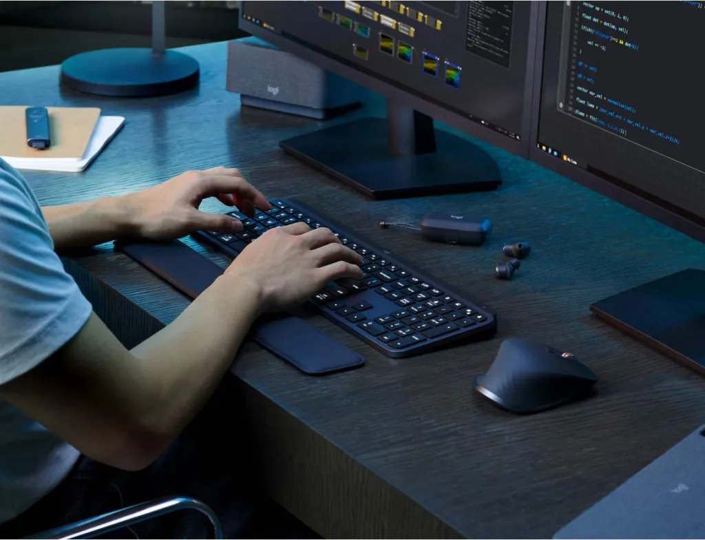 Ensemble Clavier sans fil MX Keys S avec Souris MX Master 3S de Logitech