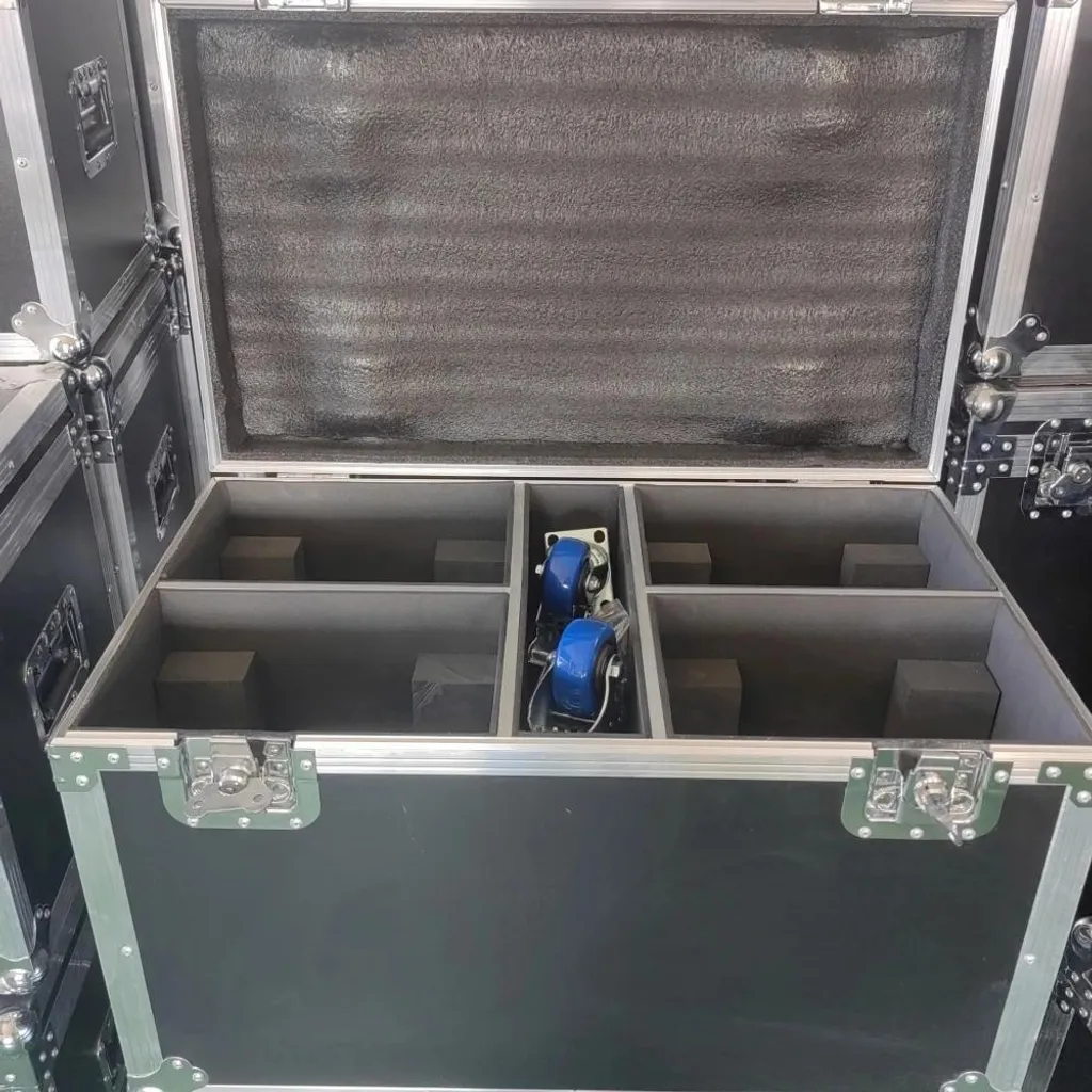 Éclairage de scène LED RGBW à mouvement rapide avec protection flight case - 2