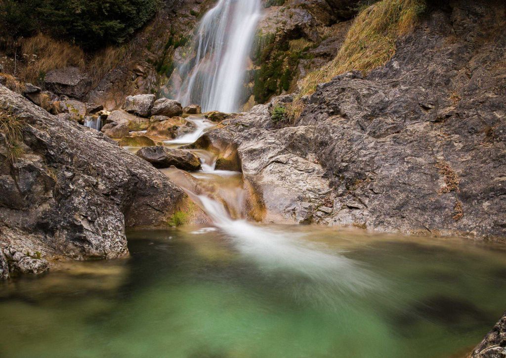 hansepuzzle 10858 - Wasserfall Puzzle, 260 Teile, Natur, 41,0 x 28,0cm mit hochwertiger Aufbewahrung, Kartonbox und wiederverschließbarem Beutel