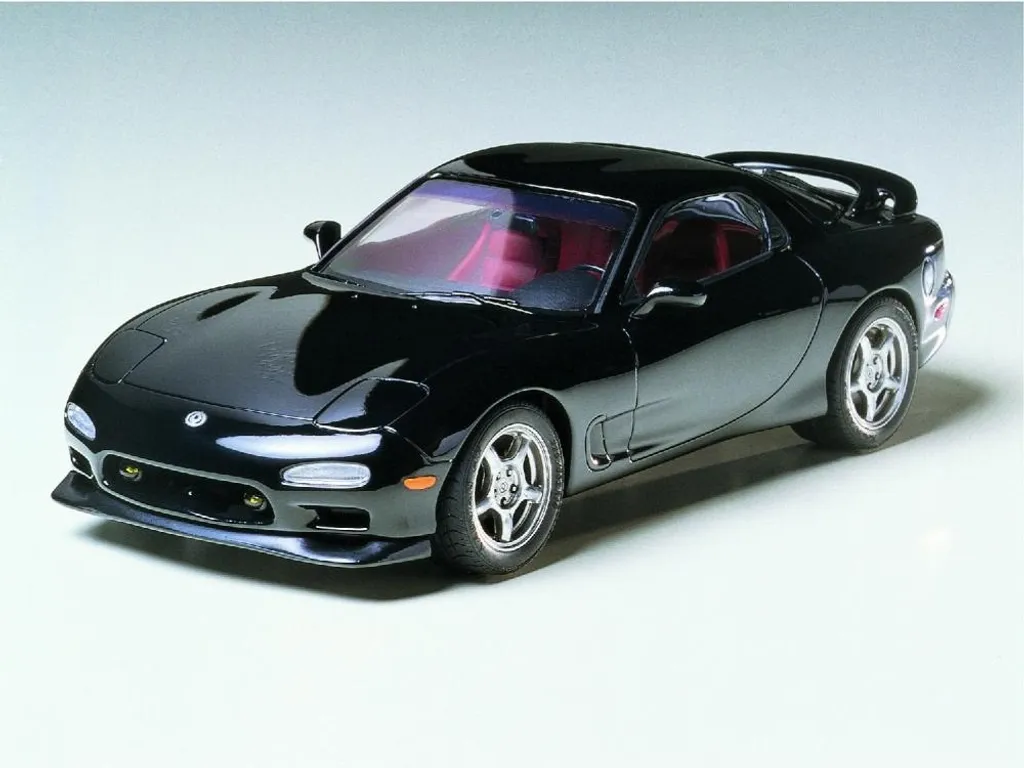 Maquette Mazda RX-7 R1 1:24 - Finition Réaliste et Châssis Ultra Détaillé