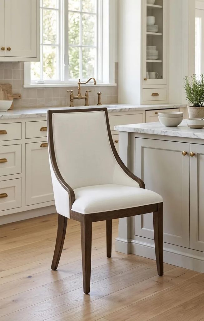 Stilvoller Stuhl mit bequemem Sitz und modernem Design