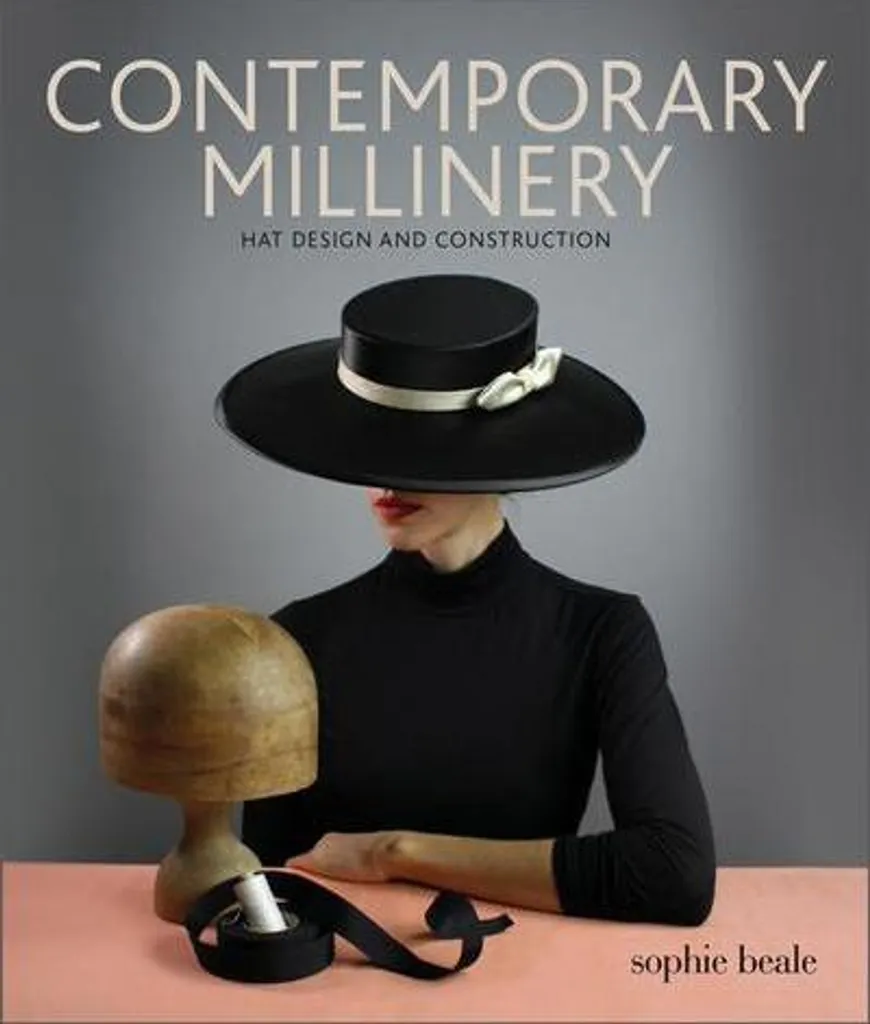 Chapeau de Créateur Contemporary Millinery pour Femme Style Moderne