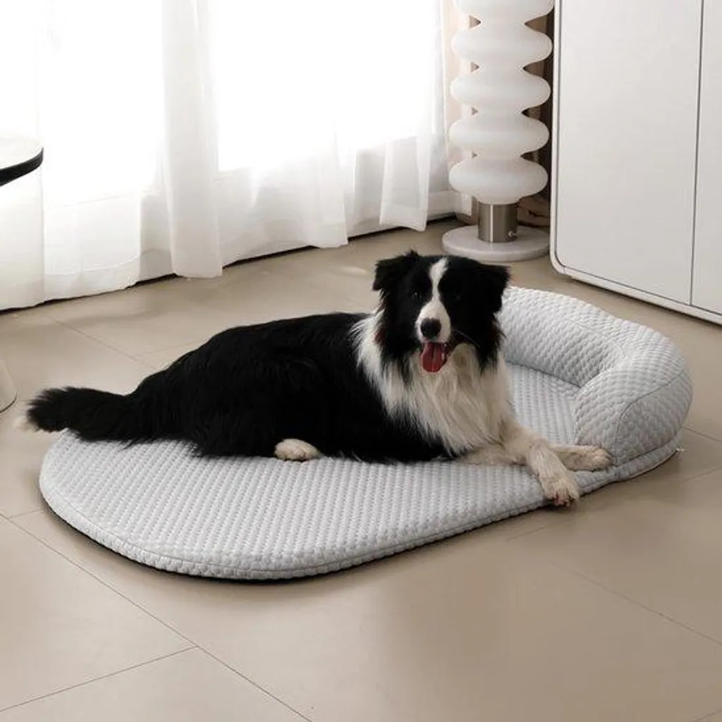 Tapis rafraîchissant chien grand format gris, surface lavable et durable