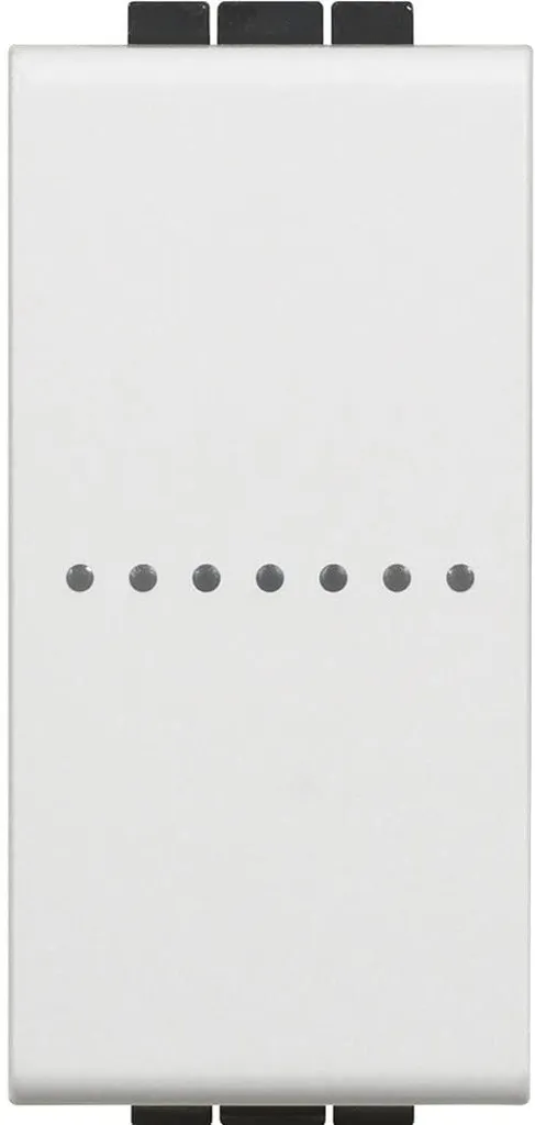 Remplacer un interrupteur usé avec le module Legrand N4003C fiable