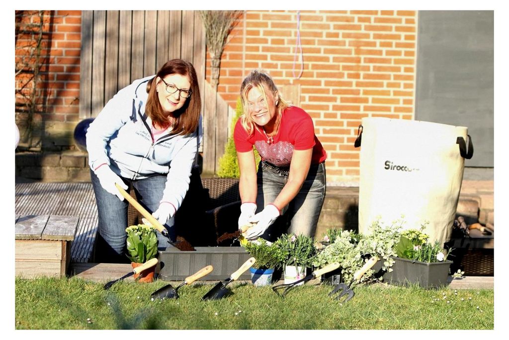Wiedehopfhaue oval 105 cm mit Buchenstiel handgeschmiedet aus Deutschland Gartenwerkzeug Hacke Hackgerät hochwertige Stahlhaue mit Holzstiel robus...