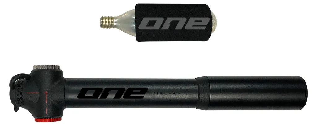 Une Main Pomp 90 Mini Pump Noir - Pompe à Vélo Ultralégère et Compacte