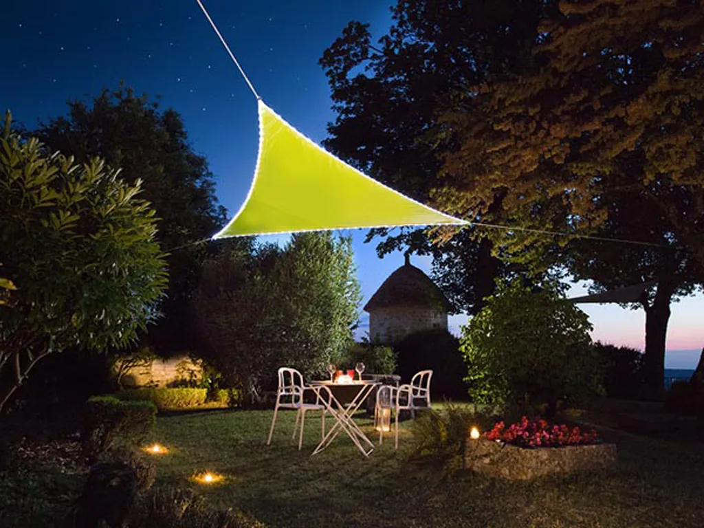 Vela Ombreggiante Triangolare LED 3,6m | Kit Montaggio Rapido Verde