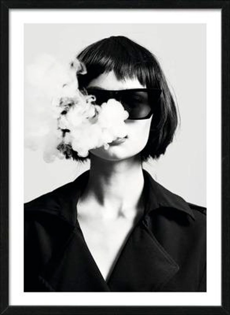Gerahmtes Bild Smoking Girl I 53x73 cm