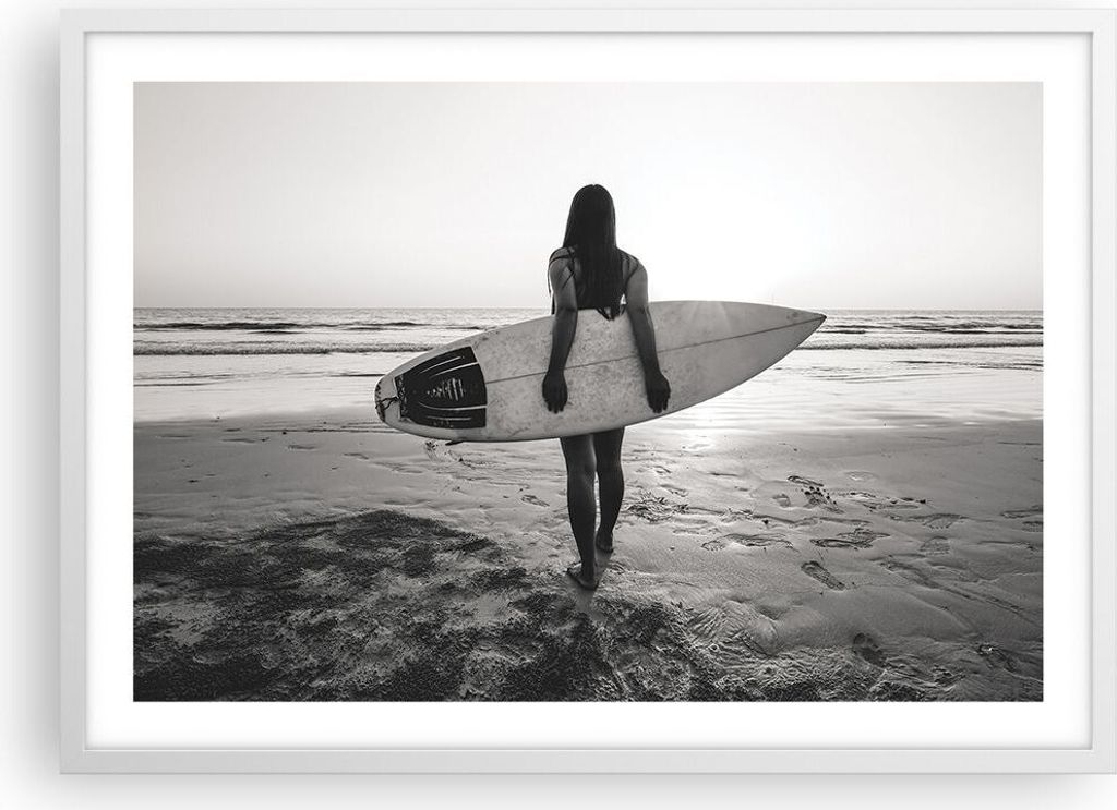 Gerahmtes Poster - Weißer Rahmen - Frau Strand Surfen - 70x50 cm - Wand Bild - Wanddeko - Wandbilder - Kunstposter - Wandposter - Bilderrahmen - B...