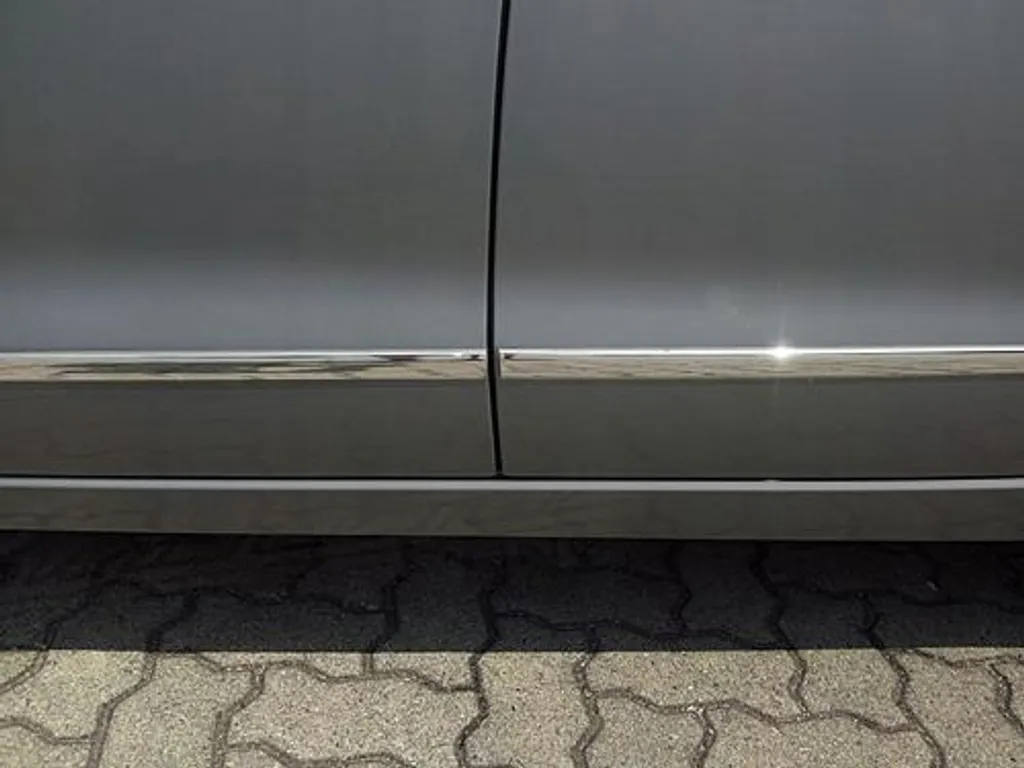 Protection de porte Audi A6 C7 contre rayures avec baguettes chromées