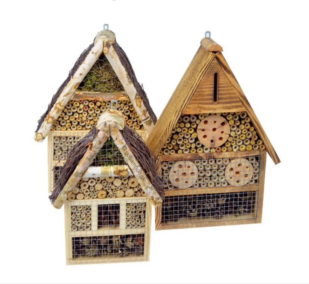 Hôtel à insectes de grande taille pour pollinisation du potager bio