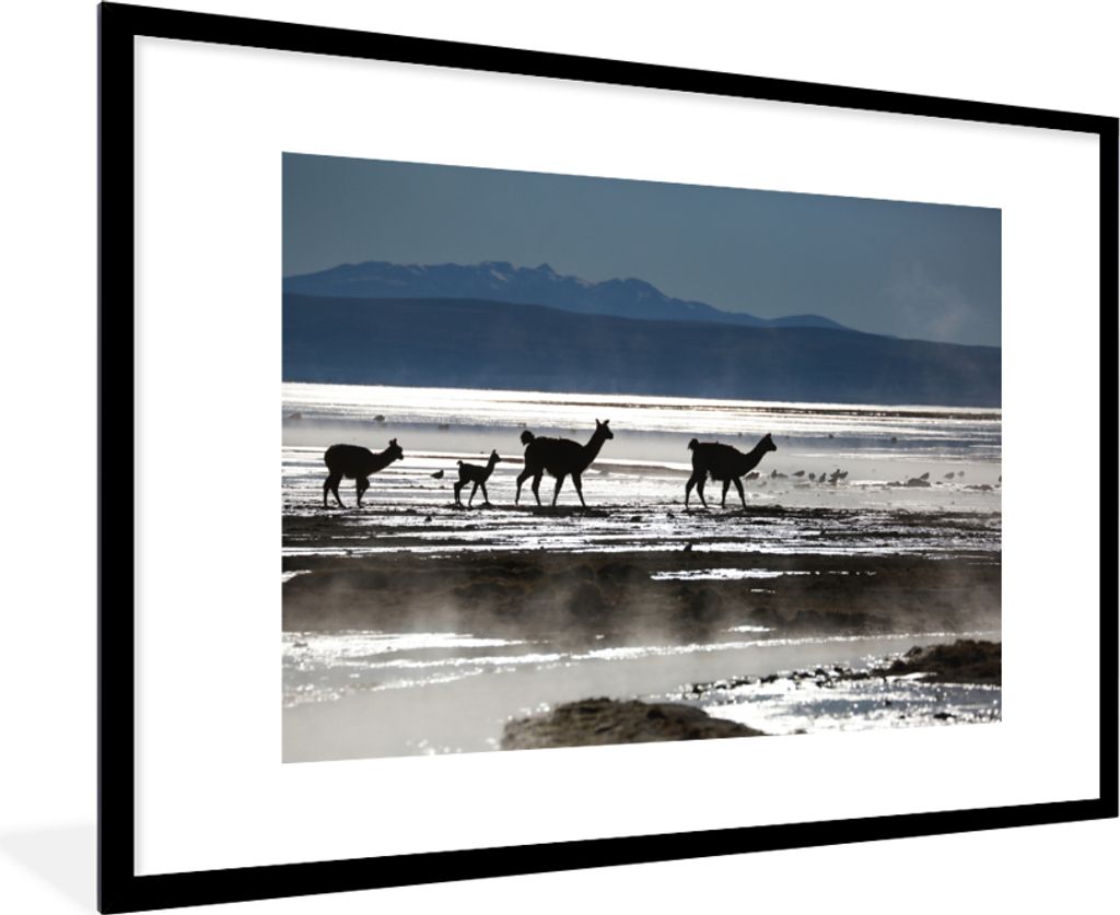 MuchoWow MuchoWow Gerahmtes Poster Alpakas - Berg - Wasser 90x60 cm - Poster mit zchwarzem Bilderrahmen - Wanddekoration - Fotos