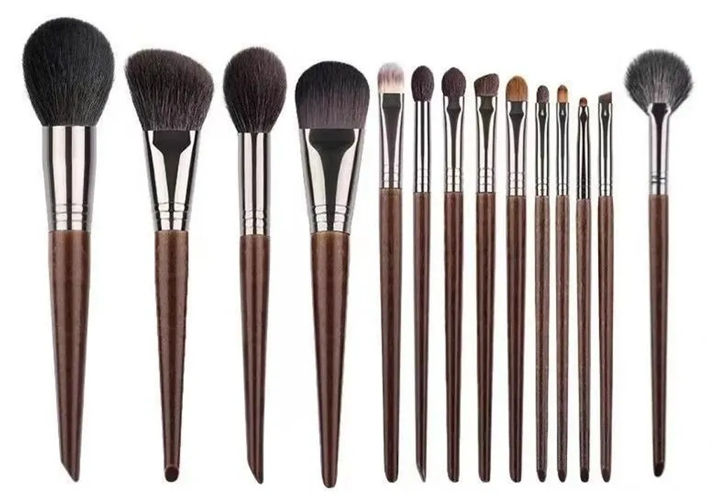 Set de 14 pinceaux maquillage pour un teint professionnel au quotidien