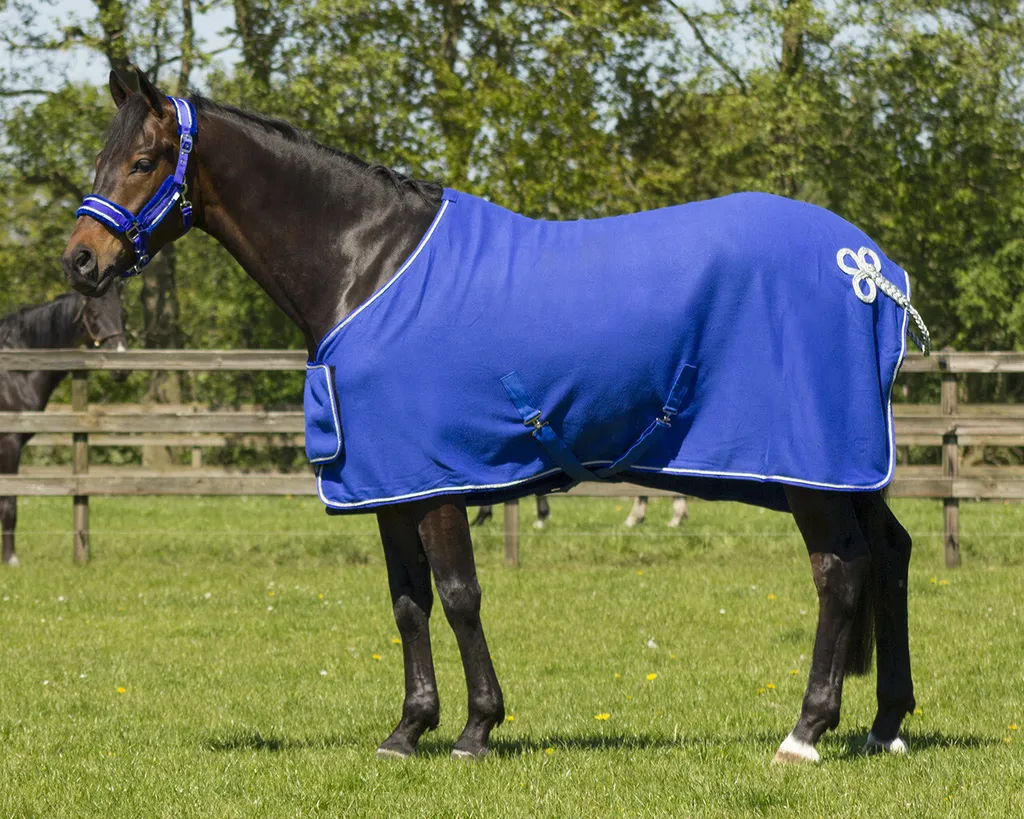Coperta Pile QHP con Ornamento: Qualità Olandese per il tuo Cavallo