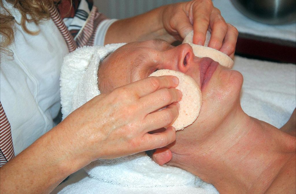 Jochen Schweizer Kosmetikbehandlung München (1,5 Std.); Erlebnis verschenken oder selbst erleben; Der Gutschein ist gültig für 1 Person.