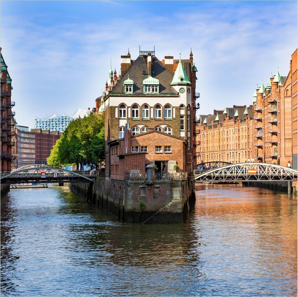 Wallario Magnet für Kühlschrank / Geschirrspüler, magnetisch haftende Folie - 60 x 60 cm, Motiv: Historisches Kontorhaus im Kanal