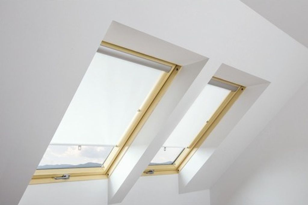 Tageslichtrollo FAKRO ARS weiß manuell 134x98 cm (12)