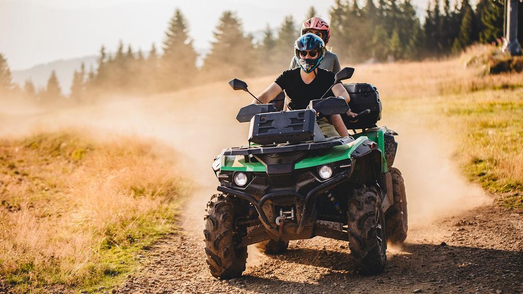 Jochen Schweizer Quad Tour am Bodensee; Erlebnis verschenken oder selbst erleben; Gutschein gültig für 1 Person Gruppengröße: 4-8 Personen
