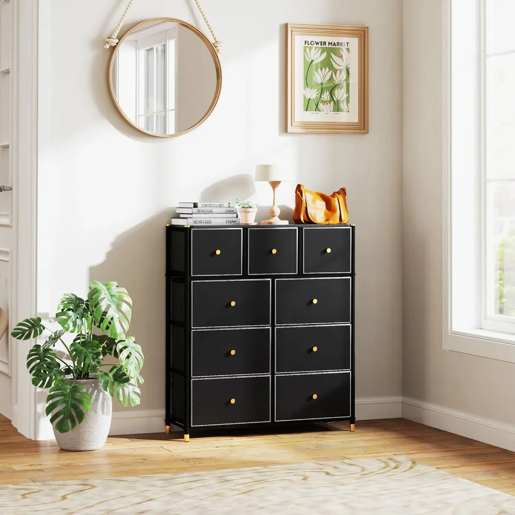 Organisez votre chambre : commode 9 tiroirs noire contre le désordre