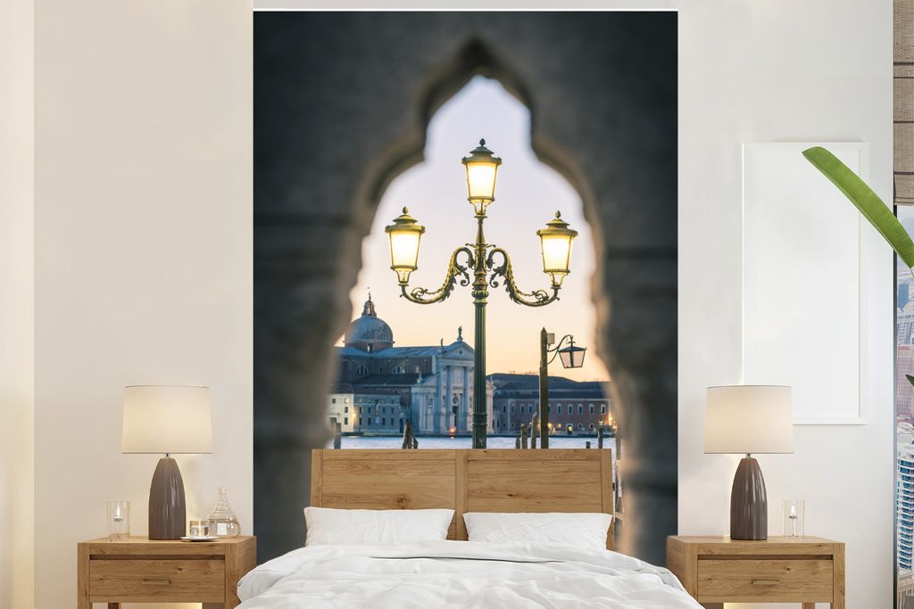 MuchoWow Fototapete für Wohnzimmer oder Schlafzimmer Wandtapete Vinyl Motivtapete Tor - Laternenpfahl - Venedig - 155x240 cm - Tapete