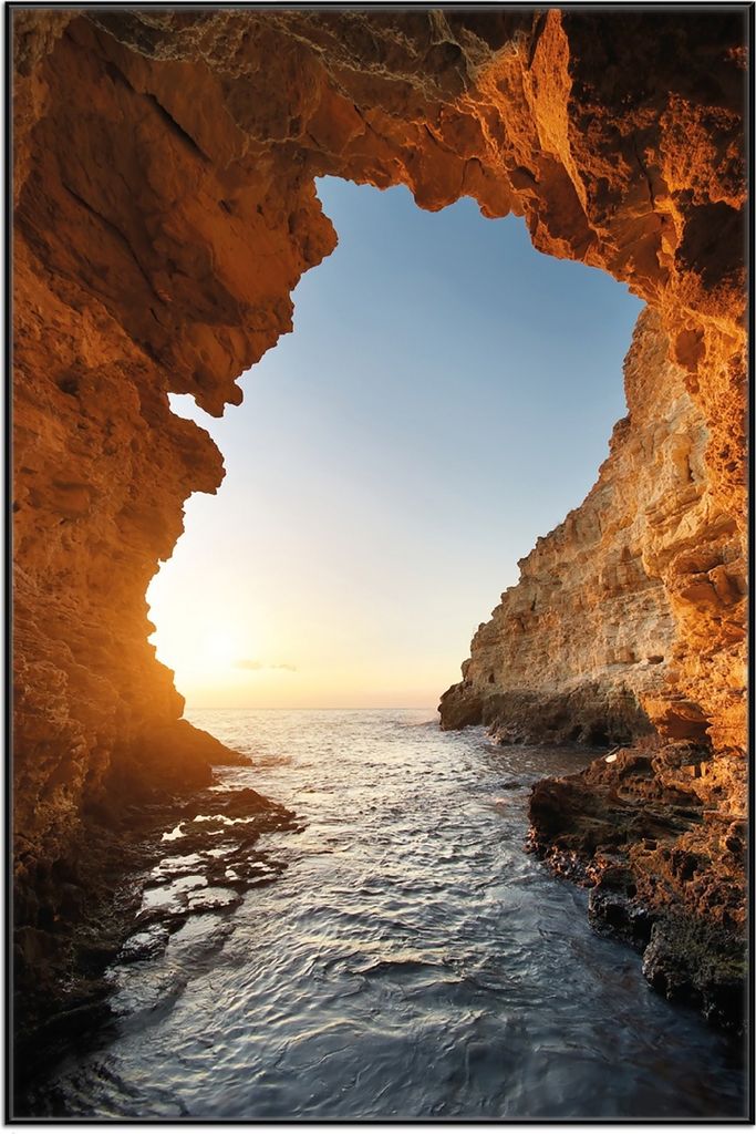 Wallario Wandbild Höhlen am Meer, Größe: 61 x 91,50 cm, Poster mit schwarzem Aluminiumrahmen
