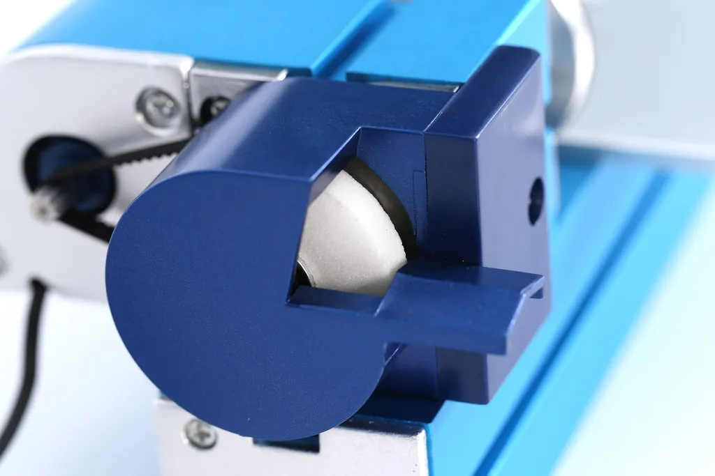 Polisseuse de précision multi-support pour aluminium bois et plastique