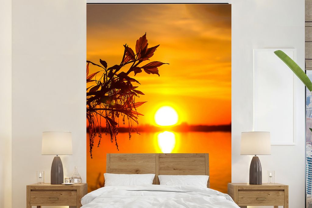 MuchoWow Fototapete für Wohnzimmer oder Schlafzimmer Wandtapete Vinyl Motivtapete Sonnenuntergang - Wasser - Pflanzen - Orange - 155x240 cm - Ta...