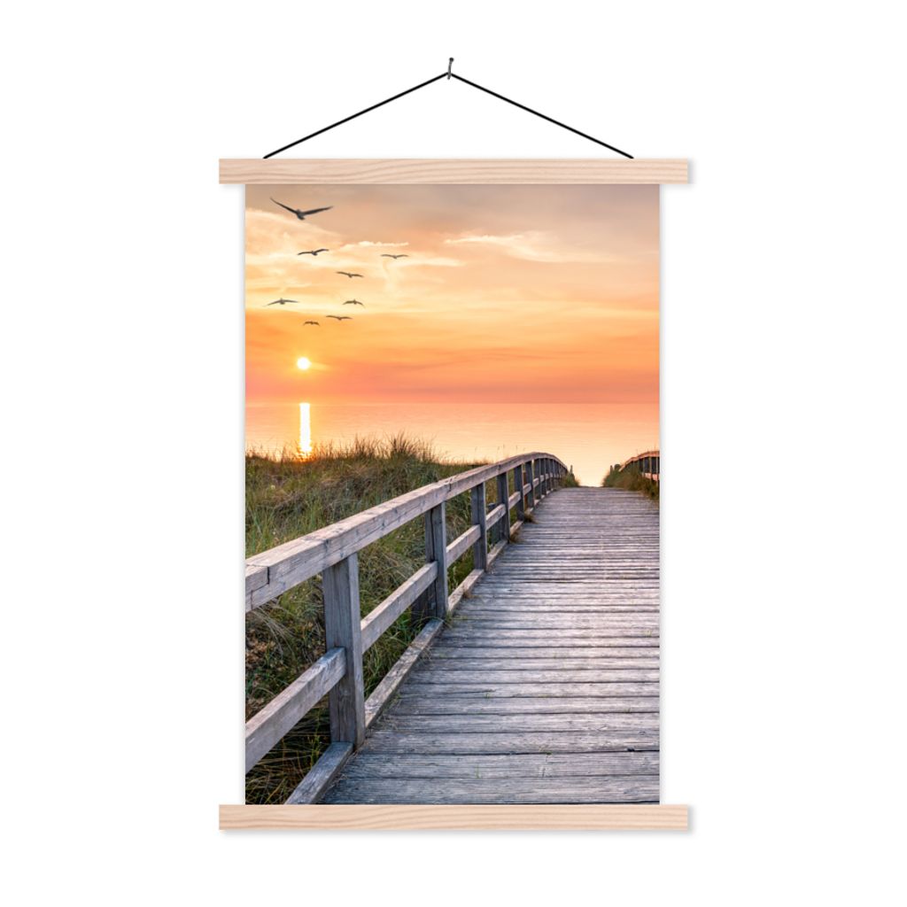 MuchoWow Textilposter Sonnenuntergang - Meer - Weg - Gras - Düne - Vögel 120x180 cm mit holzfarbenen Rahmen - Textil-Plakat