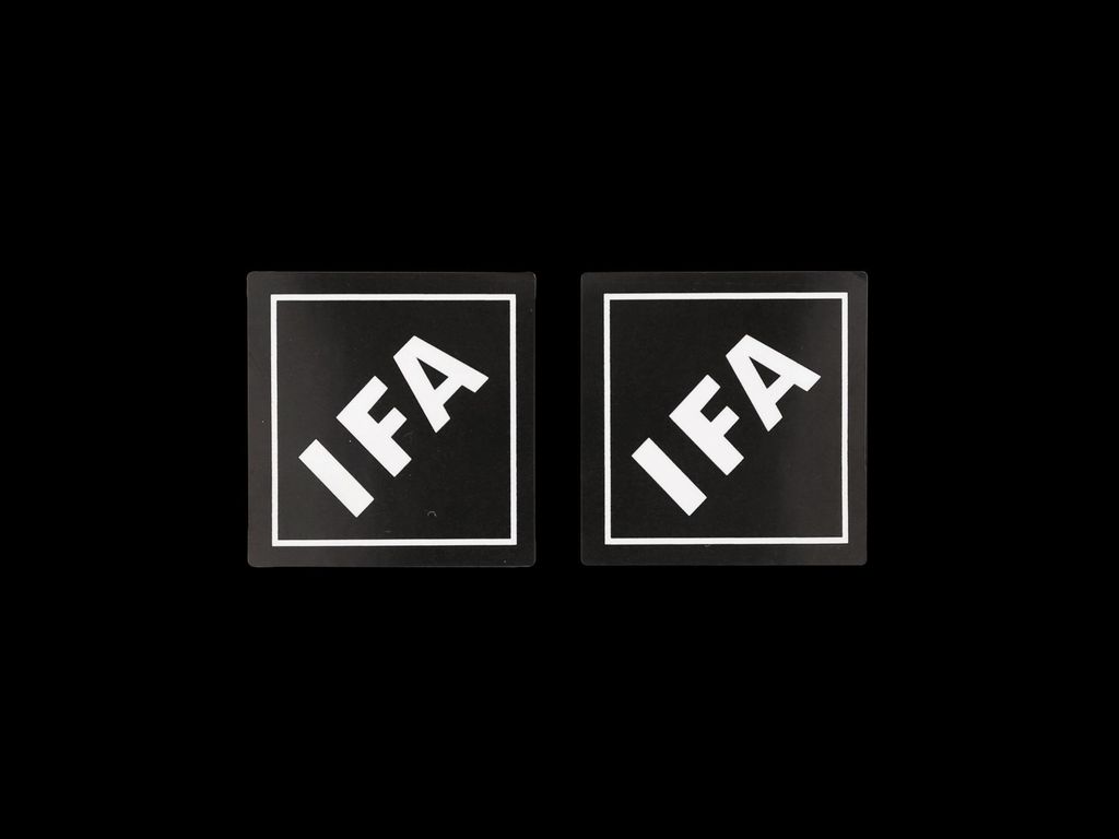 Set: 2x Klebefolie Seitendeckel "IFA" - Schwarz / Weiß