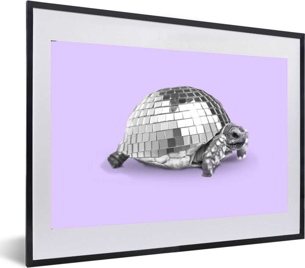 MuchoWow Gerahmtes Poster Schildkröte - Discokugel - Disco - Tier - Lila 60x40 cm - Poster mit Schwarzem Bilderrahmen Wandposter Rahmen Foto Bil...