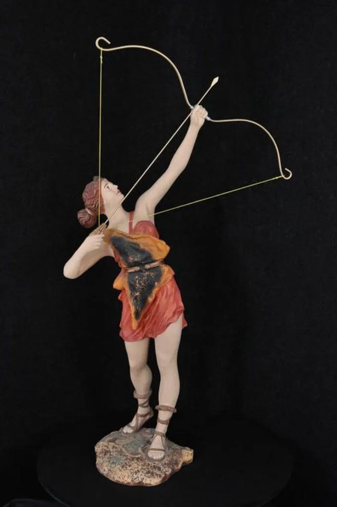 Statuette Diane à l'Arc Finition Antique Sculpture Abstraite Luxe