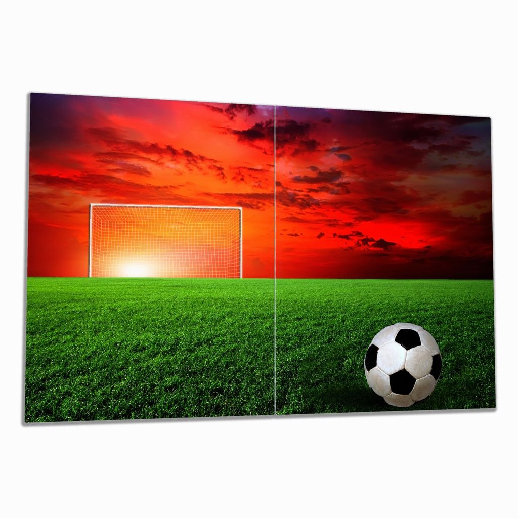 Wallario Herdabdeckplatte aus Glas, Größe 80 x 52 cm 2-teilig, Motiv Fußball - Fußballfeld bei Sonnenuntergang