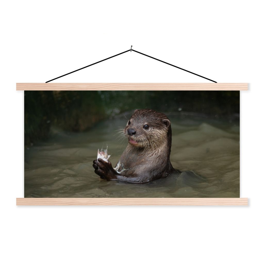 MuchoWow Textilposter Otter mit Futter im Wasser 60x30 cm mit holzfarbenen Rahmen - Dekoration