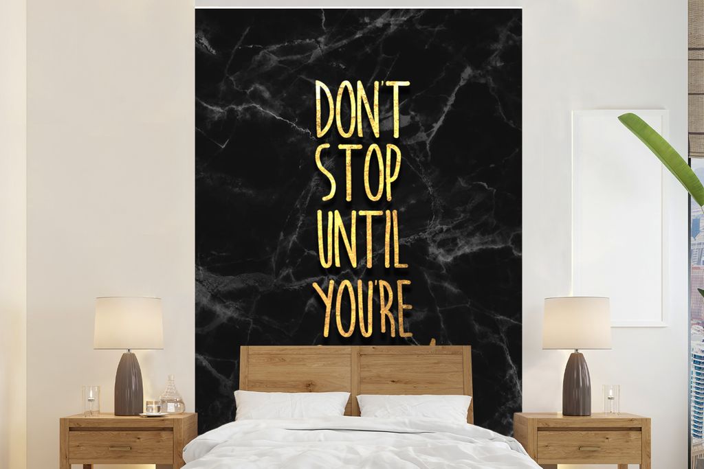 MuchoWow Fototapete für Wohnzimmer oder Schlafzimmer Wandtapete Vinyl Motivtapete Zitat - Stolz - Gold - Marmor - 170x260 cm - Wohnzimmertapete