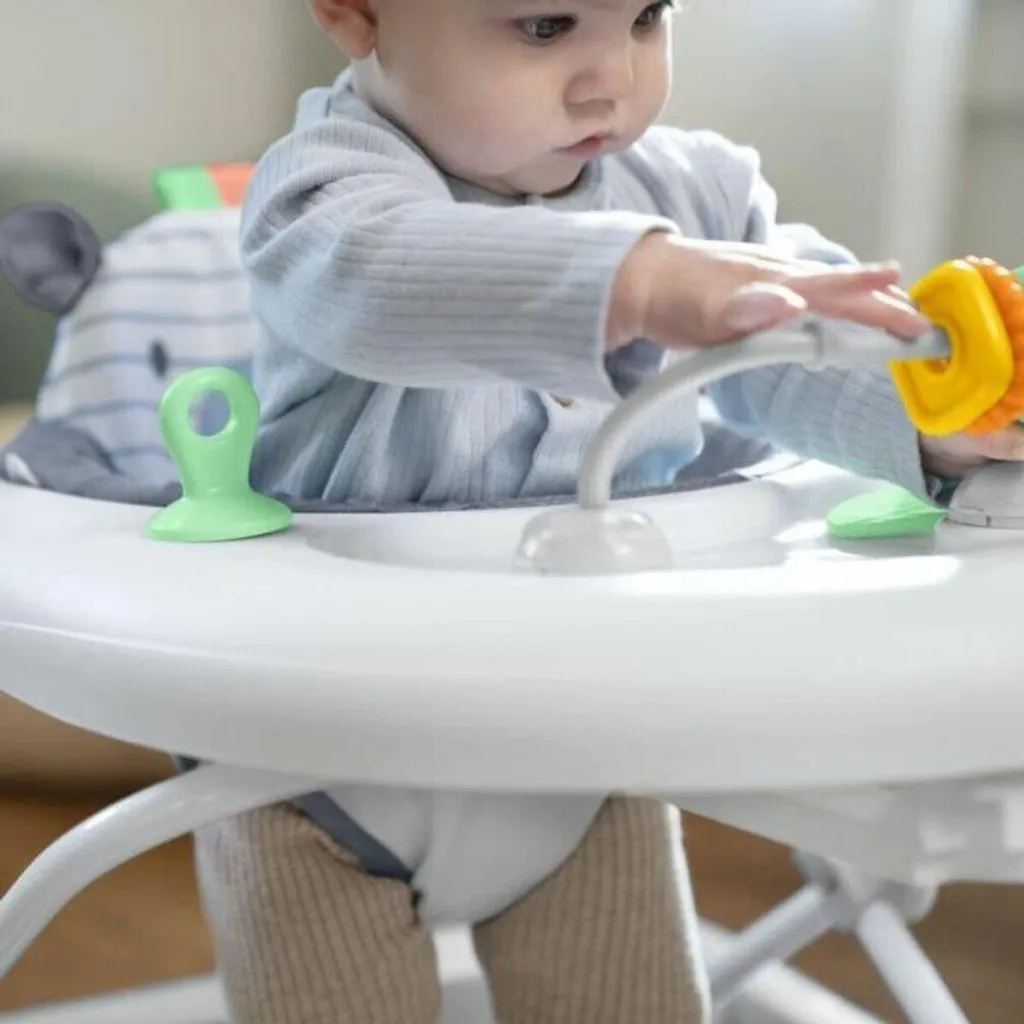 Aide à la marche bébé Smooth Strides Ingenuity en tissu chambray gris