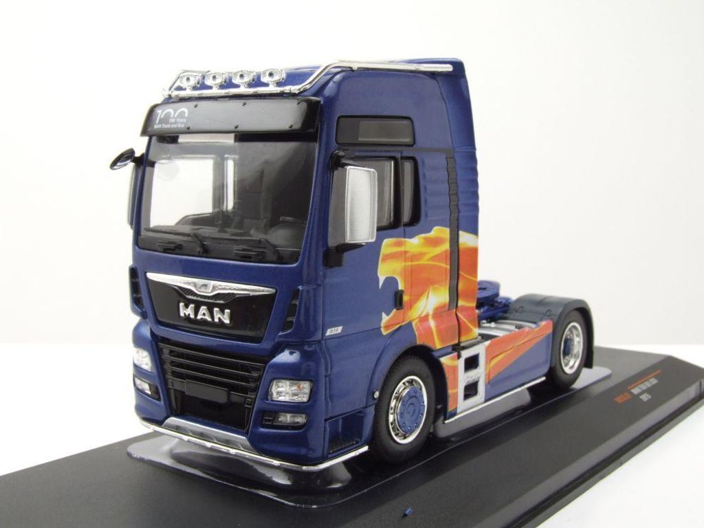 Ixo Models TR235 MAN TGX XXL Zugmaschine 2020 blau metallic Produktbild 