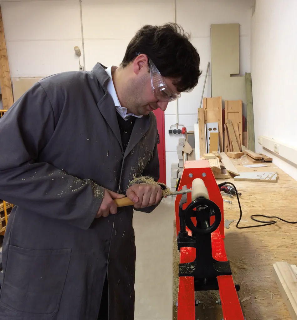 Tour à bois Einhell avec cadre robuste pour création d'objets 1000mm